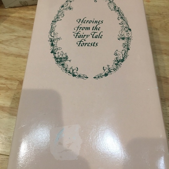 Cottage core Goldilocks EDWIN KNOWLES porcelain doll Heroins from the fairy tale - Picture 4 of 6